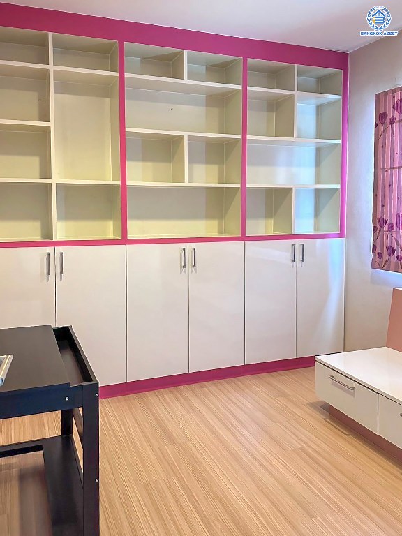 *****ทาวน์โฮม 3 ชั้นมือสอง โครงการ บ้านกลางเมือง งามวงศ์วาน หลังมุม เนื้อที่ 26.10 ตร.ว. ฟังก์ชัน 3 ห้องนอน 3 ห้องน้ำ 2 ที่จอดรถ บ้านสภาพดีเยี่ยม พร้อมเข้าอยู่ได้เลย โครงการบนทำเลเดินทางสะดวก เชื่อมต่อถนนวิภาวดี-รังสิต ถนนประชาชื่น ถนนงามวงศ์วาน ใกล้เดอะมอลล์ ไลฟ์สโตร์ งามวงศ์วาน